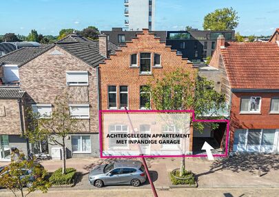 Bij ImmoFusion 7/7 “open huis”: klik op onze 3D-TOUR.
Ervaar vastgoed alsof je er zelf doorloopt!

Dit instapklare gelijkvloers appartement in hartje Beringen combineert 145m² wooncomfort met een volledig aangelegde tuin, inpandige garage én volledi