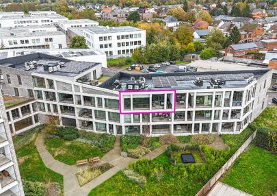Bij ImmoFusion 7/7 “open huis”: klik op onze 3D-TOUR.
Ervaar vastgoed alsof je er zelf doorloopt!

Ontdek dit moderne en energiezuinige appartement aan de August Cuppensstraat 6 bus C05 in het hart van Beringen. Dit instapklaar appartement uit 2021 bi