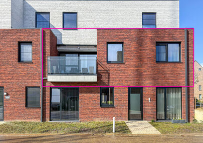 Ervaar bij ImmoFusion 7/7 &ldquo;open huis&rdquo; : klik op onze 3D-TOUR.
Ervaar vastgoed alsof je er zelf doorloopt!

Welkom in dit recent en energiezuinig appartement, gebouwd in 2022, ideaal gelegen in het centrum van Heusden. Dit instapklare appartement combi