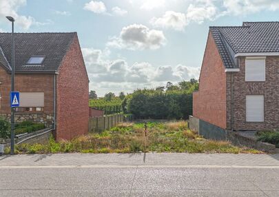 Ontdek deze zeldzame kans in het hart van Engelsmanshoven: een schitterend bouwperceel op Driewilgenstraat met alle troeven voor wie droomt van een landelijke thuisbasi
Ligging & Perceel
•	Percelen van ca. 550 m²: ideaal voor een comfortabele woning me
