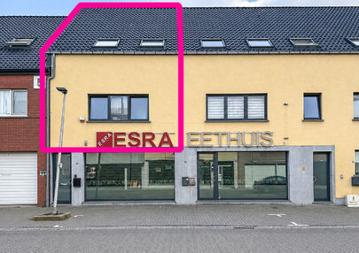 Dit ruime appartement beschikt over een bewoonbare oppervlakte van maar liefst 127 m². Dankzij de praktische indeling, de aangename lichtinval en de ruime kamers biedt deze woning een bijzonder comfortabel woongevoel.
Via de private inkomhal bereikt u d