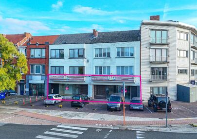 Gelegen op het drukste rondpunt van Diest, aan de Hasseltsestraat 102, bevindt zich dit uitzonderlijke handelspand met een totale oppervlakte van maar liefst 380 m&sup2;. Dankzij de uitstekende visibiliteit en ligging op een absolute toplocatie biedt dit pand