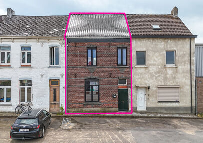 Bij ImmoFusion 7/7 &ldquo;open huis&rdquo; : klik op onze 3D-TOUR.
Ervaar vastgoed alsof je er zelf doorloopt!



Ben je op zoek naar een woning die je volledig naar eigen smaak kan afwerken? Dan is deze woning aan het Albertkanaal in Beringen zeker het bekijken 