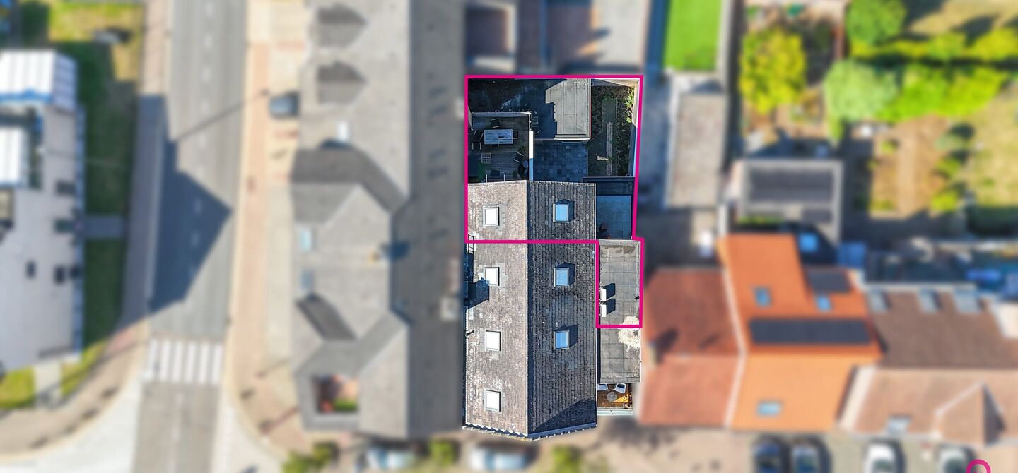 Bij ImmoFusion 7/7 “open huis”: klik op onze 3D-TOUR.
Ervaar vastgoed alsof je er zelf doorloopt!
Dit instapklare gelijkvloers appartement in hartje Beringen combineert 145m² wooncomfort met een volledig aangelegde tuin, inpandige garage én volledi