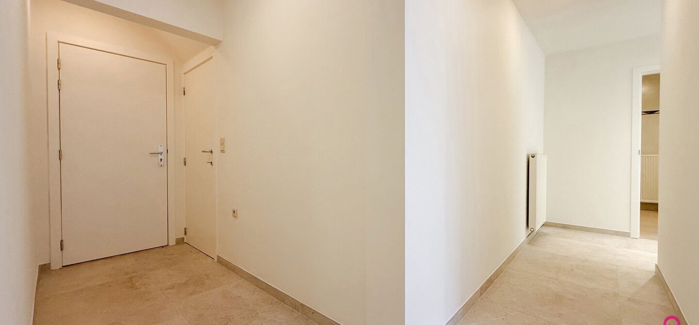 Bij ImmoFusion 7/7 “open huis”: klik op onze 3D-TOUR.
Ervaar vastgoed alsof je er zelf doorloopt!
Dit instapklare gelijkvloers appartement in hartje Beringen combineert 145m² wooncomfort met een volledig aangelegde tuin, inpandige garage én volledi