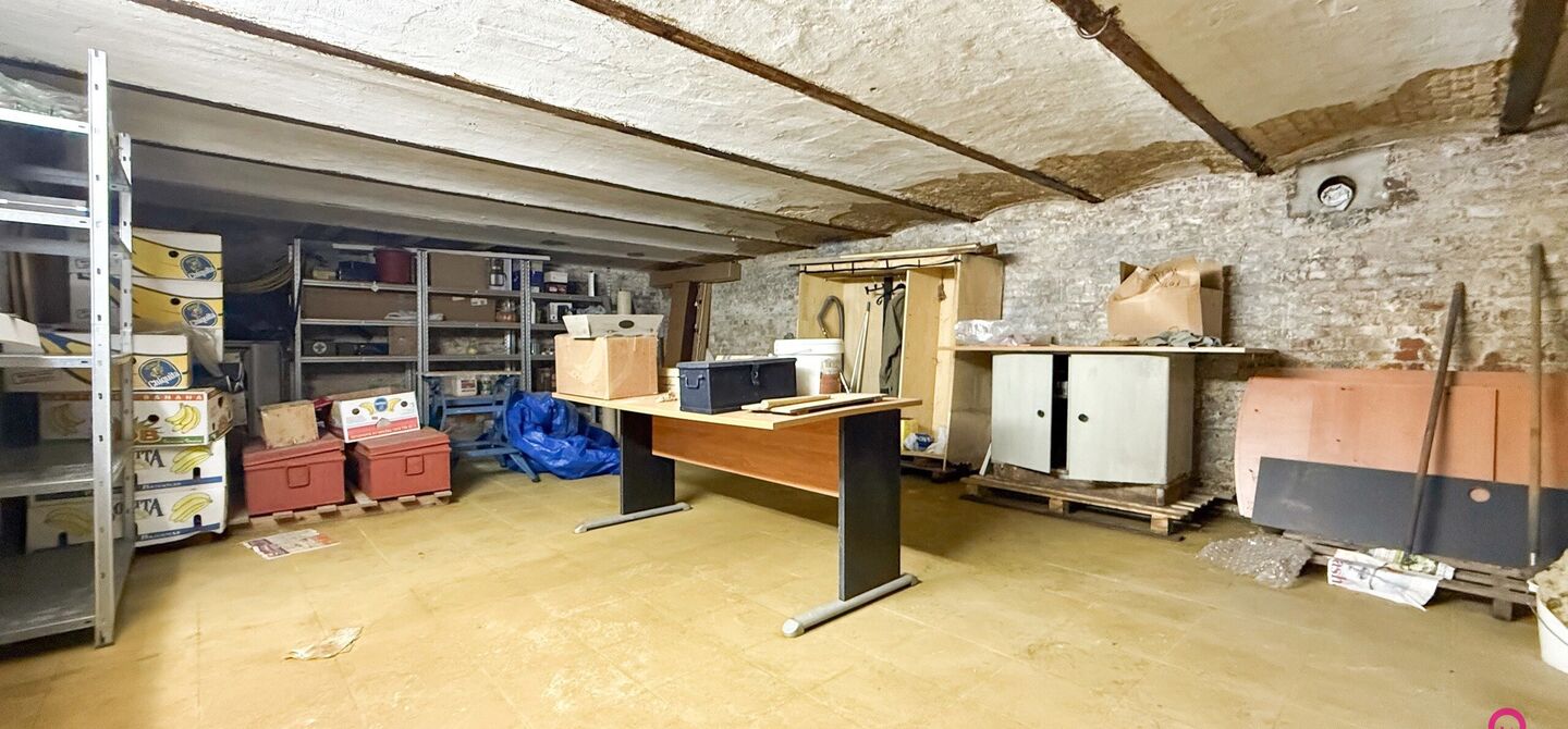 Bij ImmoFusion 7/7 “open huis”: klik op onze 3D-TOUR.
Ervaar vastgoed alsof je er zelf doorloopt!
Dit instapklare gelijkvloers appartement in hartje Beringen combineert 145m² wooncomfort met een volledig aangelegde tuin, inpandige garage én volledi