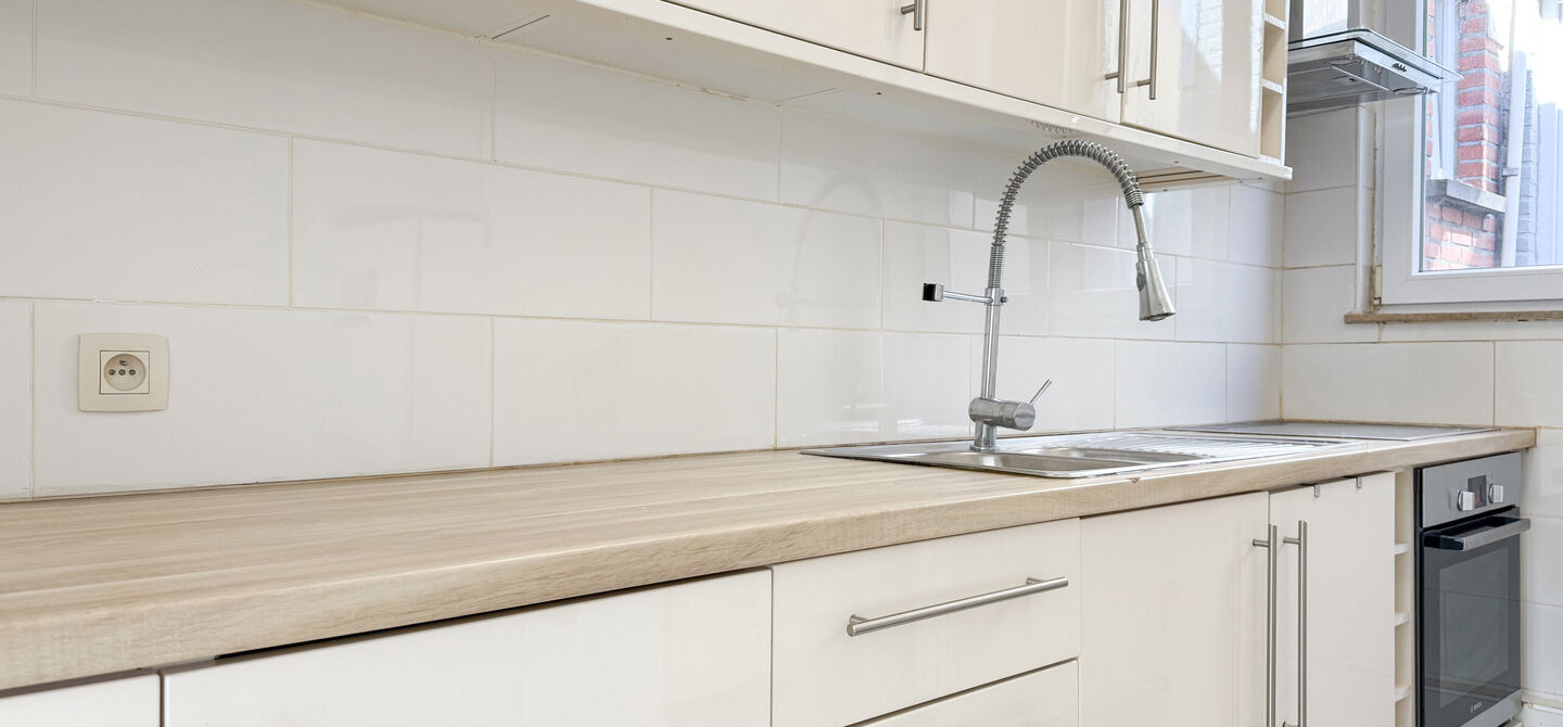 Bij ImmoFusion 7/7 “open huis” : klik op onze 3D-TOUR.
Ervaar vastgoed alsof u er zelf doorloopt!
Bent u op zoek naar een instapklaar appartement met twee slaapkamers, een gunstig EPC-label en een conforme elektrische installatie? Dan is dit appartem