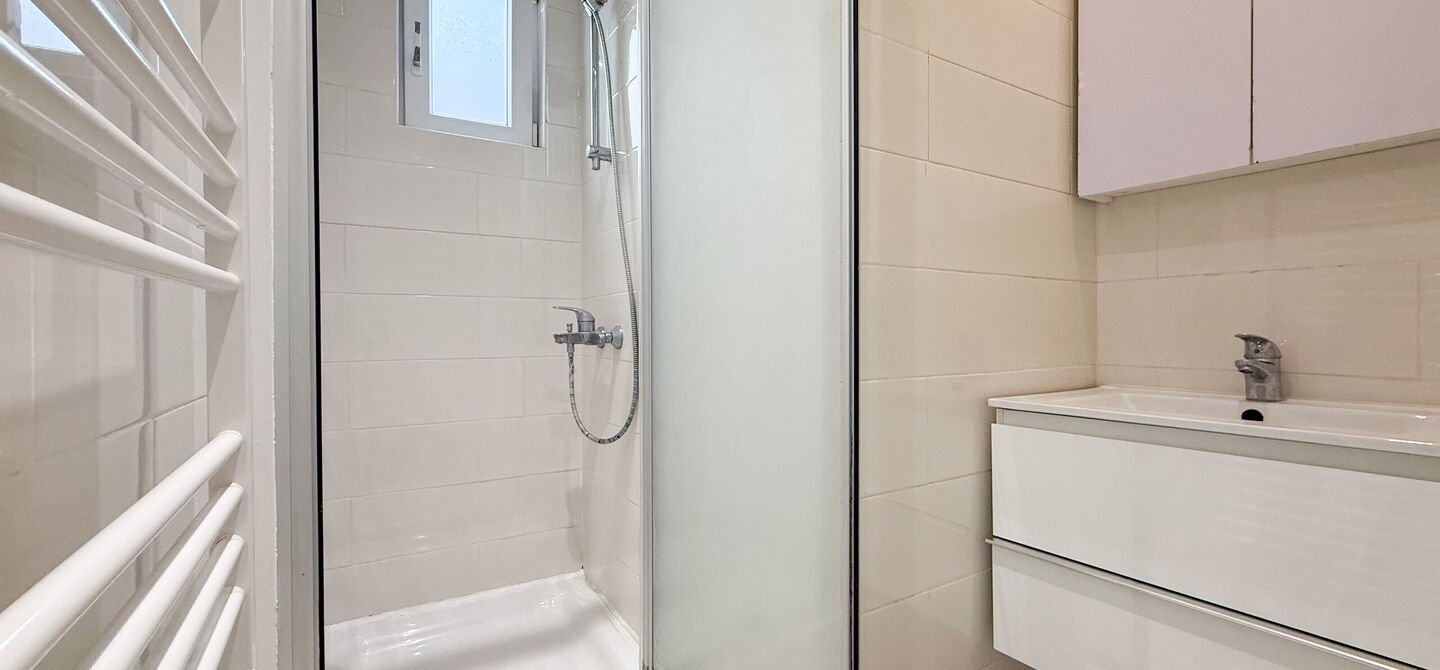 Bij ImmoFusion 7/7 “open huis” : klik op onze 3D-TOUR.
Ervaar vastgoed alsof u er zelf doorloopt!
Bent u op zoek naar een instapklaar appartement met twee slaapkamers, een gunstig EPC-label en een conforme elektrische installatie? Dan is dit appartem