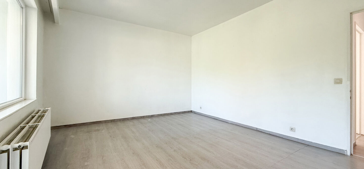 Bij ImmoFusion 7/7 “open huis” : klik op onze 3D-TOUR.
Ervaar vastgoed alsof u er zelf doorloopt!
Bent u op zoek naar een instapklaar appartement met twee slaapkamers, een gunstig EPC-label en een conforme elektrische installatie? Dan is dit appartem