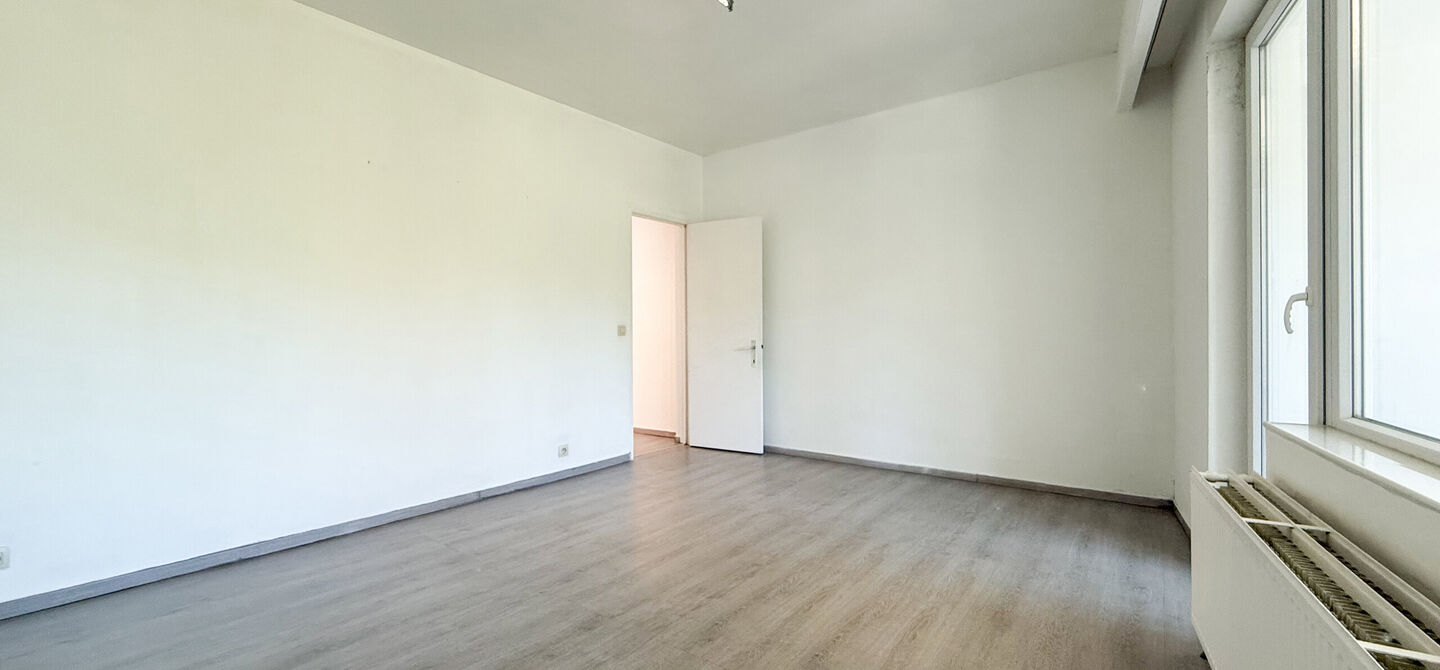 Bij ImmoFusion 7/7 “open huis” : klik op onze 3D-TOUR.
Ervaar vastgoed alsof u er zelf doorloopt!
Bent u op zoek naar een instapklaar appartement met twee slaapkamers, een gunstig EPC-label en een conforme elektrische installatie? Dan is dit appartem