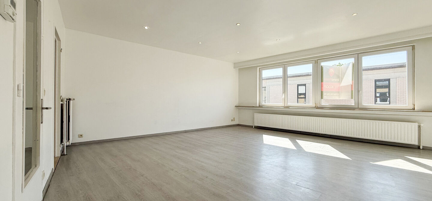 Bij ImmoFusion 7/7 “open huis” : klik op onze 3D-TOUR.
Ervaar vastgoed alsof u er zelf doorloopt!
Bent u op zoek naar een instapklaar appartement met twee slaapkamers, een gunstig EPC-label en een conforme elektrische installatie? Dan is dit appartem
