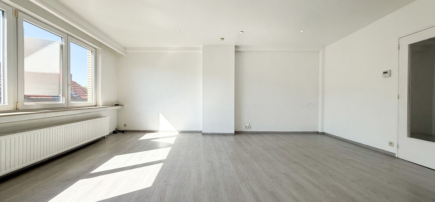 Bij ImmoFusion 7/7 “open huis” : klik op onze 3D-TOUR.
Ervaar vastgoed alsof u er zelf doorloopt!
Bent u op zoek naar een instapklaar appartement met twee slaapkamers, een gunstig EPC-label en een conforme elektrische installatie? Dan is dit appartem