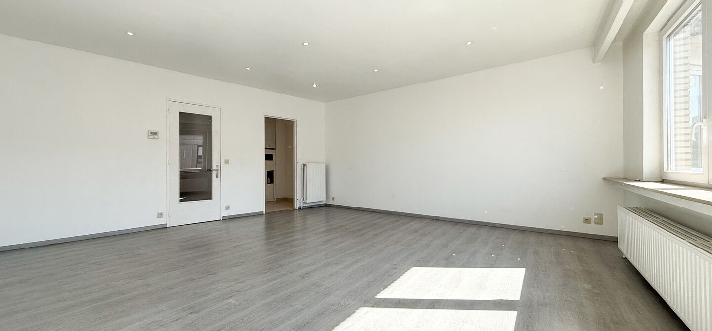 Bij ImmoFusion 7/7 “open huis” : klik op onze 3D-TOUR.
Ervaar vastgoed alsof u er zelf doorloopt!
Bent u op zoek naar een instapklaar appartement met twee slaapkamers, een gunstig EPC-label en een conforme elektrische installatie? Dan is dit appartem