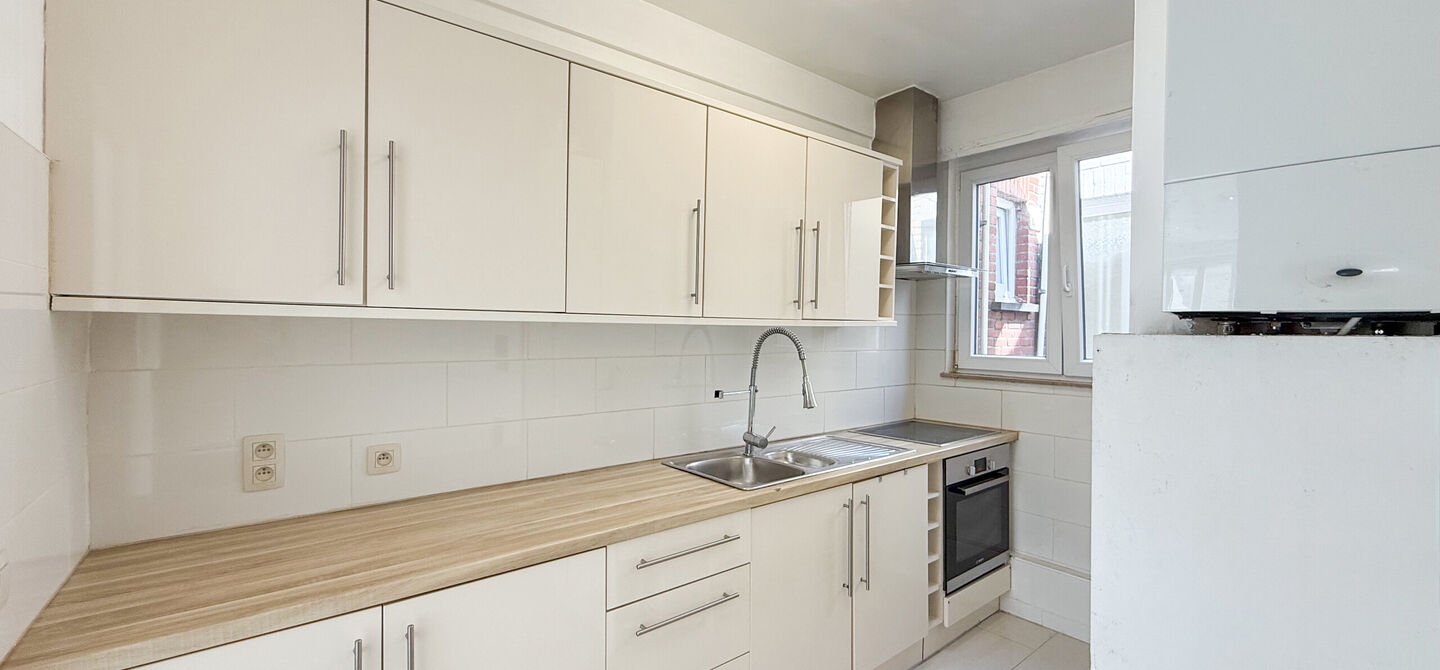 Bij ImmoFusion 7/7 “open huis” : klik op onze 3D-TOUR.
Ervaar vastgoed alsof u er zelf doorloopt!
Bent u op zoek naar een instapklaar appartement met twee slaapkamers, een gunstig EPC-label en een conforme elektrische installatie? Dan is dit appartem