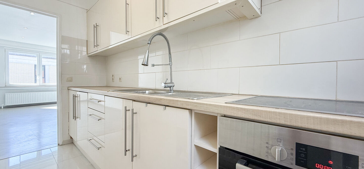 Bij ImmoFusion 7/7 “open huis” : klik op onze 3D-TOUR.
Ervaar vastgoed alsof u er zelf doorloopt!
Bent u op zoek naar een instapklaar appartement met twee slaapkamers, een gunstig EPC-label en een conforme elektrische installatie? Dan is dit appartem