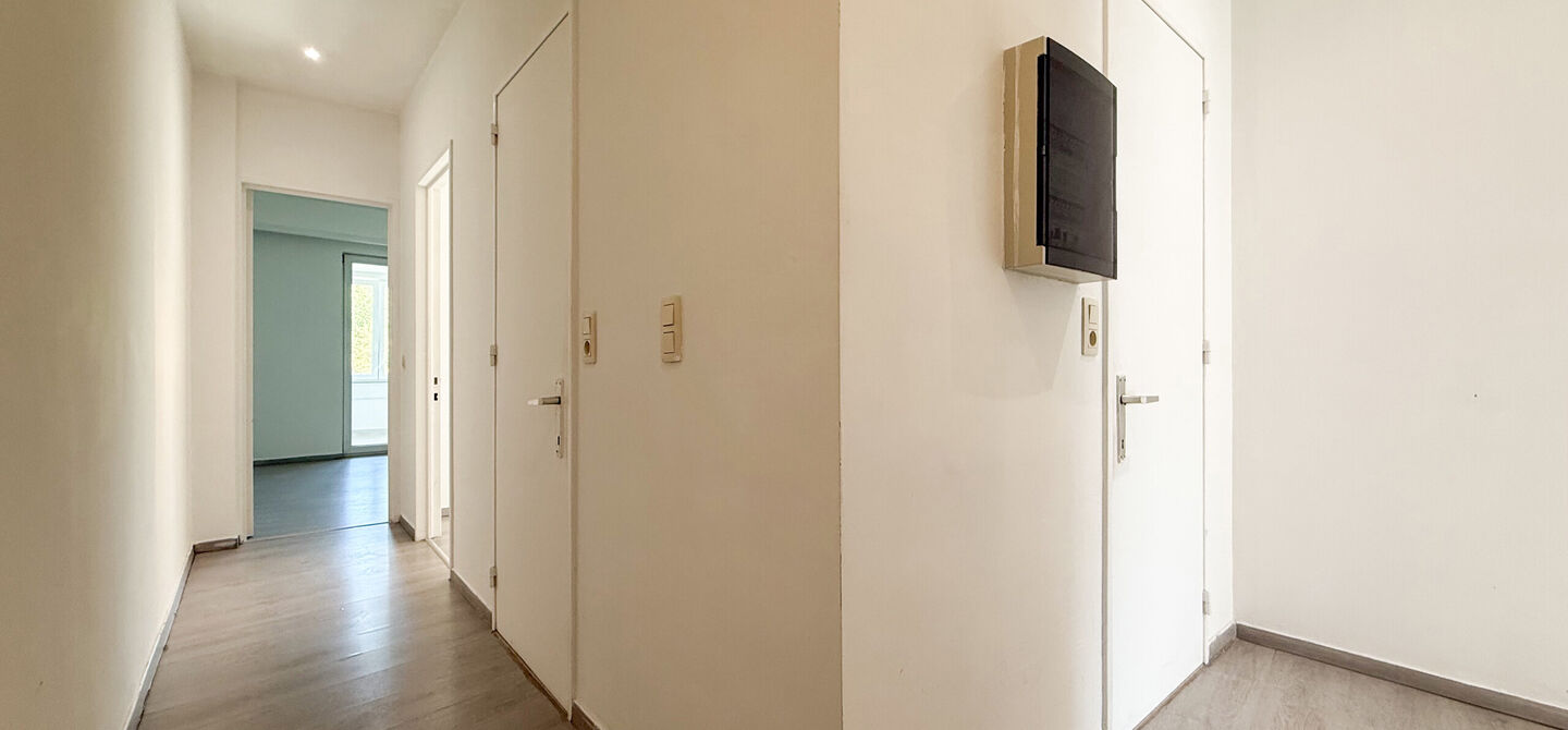 Bij ImmoFusion 7/7 “open huis” : klik op onze 3D-TOUR.
Ervaar vastgoed alsof u er zelf doorloopt!
Bent u op zoek naar een instapklaar appartement met twee slaapkamers, een gunstig EPC-label en een conforme elektrische installatie? Dan is dit appartem
