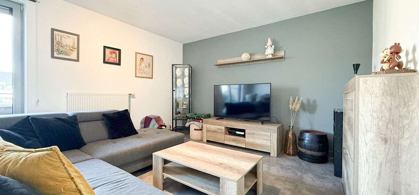 Bij ImmoFusion 7/7 &ldquo;open huis&rdquo; : klik op onze 3D-TOUR.
Ervaar vastgoed alsof je er zelf doorloopt!

Welkom in dit aangename en ruime appartement, gelegen op de bovenste verdieping (2de verdiep) van een verzorgd gebouw in een rustige woonwijk te Bering