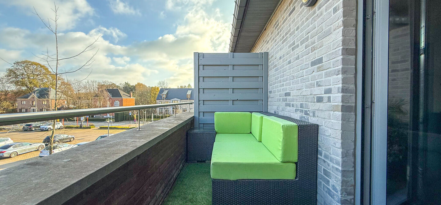 Bij ImmoFusion 7/7 &ldquo;open huis&rdquo; : klik op onze 3D-TOUR.
Ervaar vastgoed alsof je er zelf doorloopt!

Welkom in dit aangename en ruime appartement, gelegen op de bovenste verdieping (2de verdiep) van een verzorgd gebouw in een rustige woonwijk te Bering