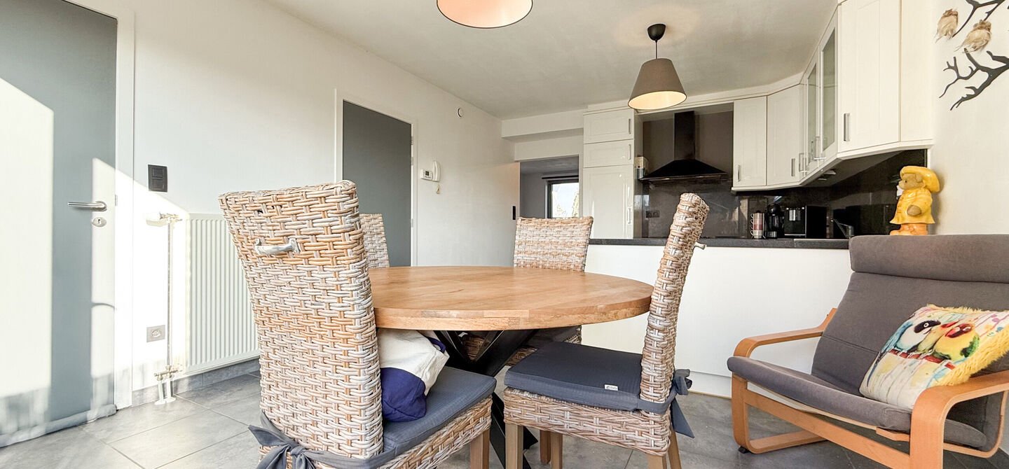 Bij ImmoFusion 7/7 &ldquo;open huis&rdquo; : klik op onze 3D-TOUR.
Ervaar vastgoed alsof je er zelf doorloopt!

Welkom in dit aangename en ruime appartement, gelegen op de bovenste verdieping (2de verdiep) van een verzorgd gebouw in een rustige woonwijk te Bering