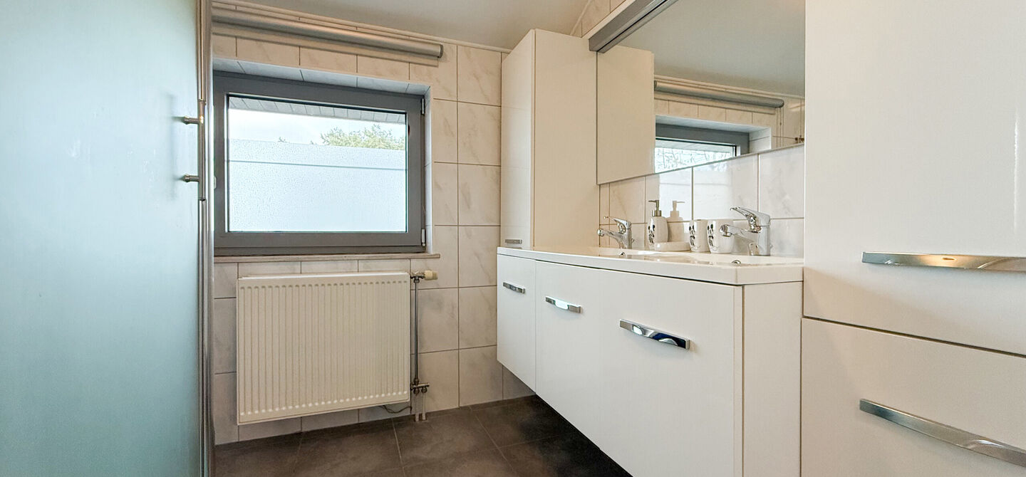 Bij ImmoFusion 7/7 &ldquo;open huis&rdquo; : klik op onze 3D-TOUR.
Ervaar vastgoed alsof je er zelf doorloopt!

Welkom in dit aangename en ruime appartement, gelegen op de bovenste verdieping (2de verdiep) van een verzorgd gebouw in een rustige woonwijk te Bering