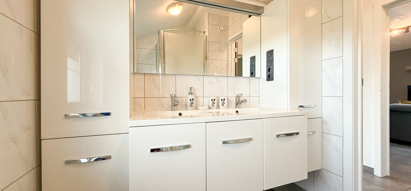 Bij ImmoFusion 7/7 &ldquo;open huis&rdquo; : klik op onze 3D-TOUR.
Ervaar vastgoed alsof je er zelf doorloopt!

Welkom in dit aangename en ruime appartement, gelegen op de bovenste verdieping (2de verdiep) van een verzorgd gebouw in een rustige woonwijk te Bering