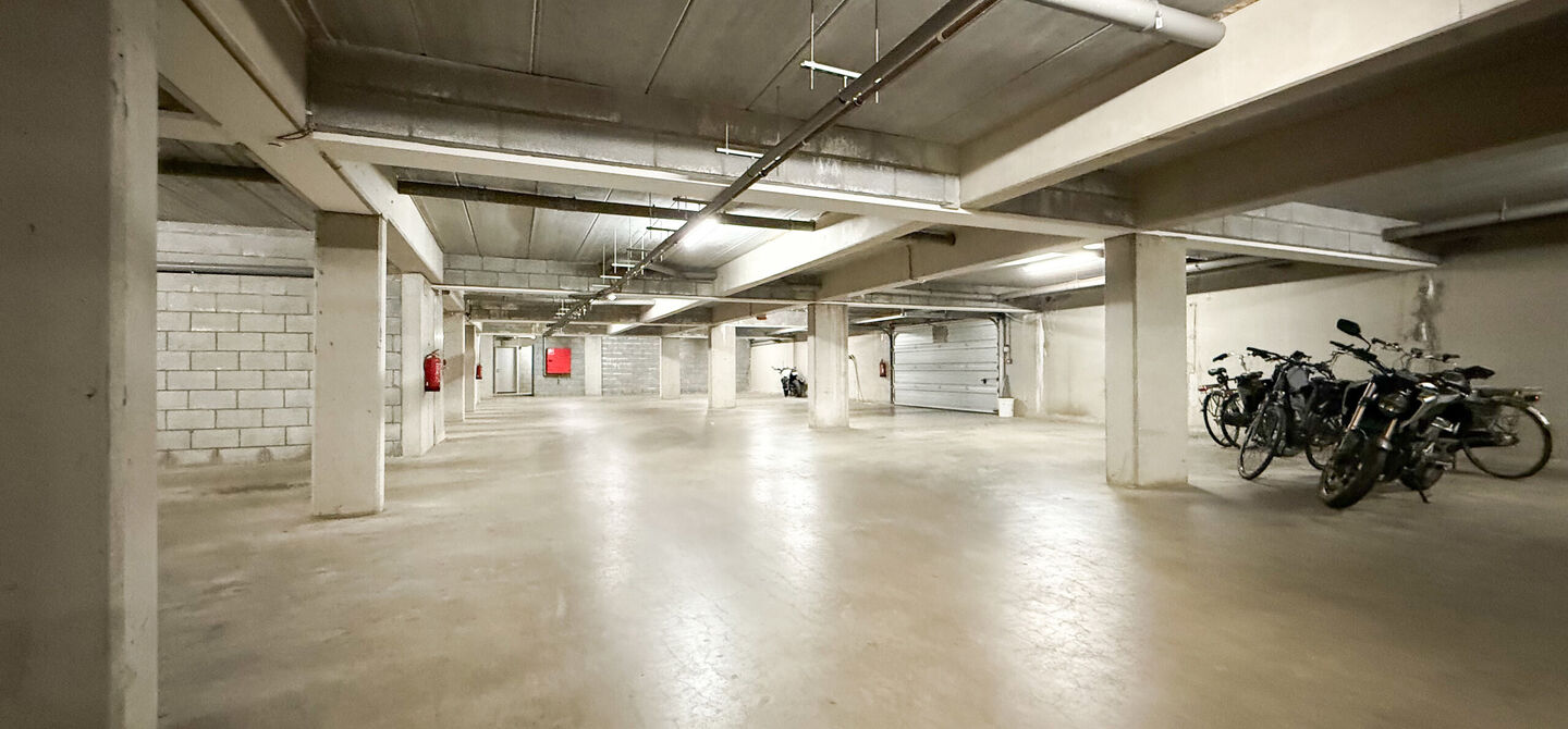 Bij ImmoFusion 7/7 &ldquo;open huis&rdquo; : klik op onze 3D-TOUR.
Ervaar vastgoed alsof je er zelf doorloopt!

Welkom in dit aangename en ruime appartement, gelegen op de bovenste verdieping (2de verdiep) van een verzorgd gebouw in een rustige woonwijk te Bering