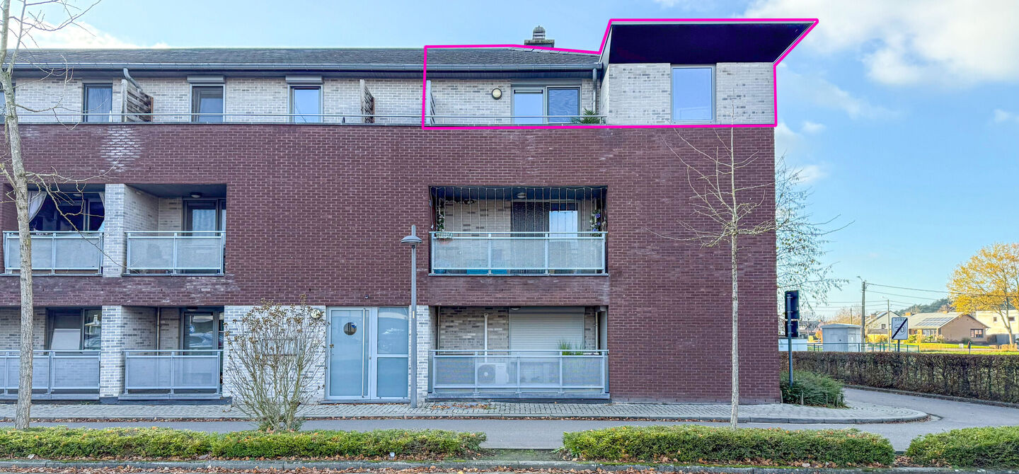 Bij ImmoFusion 7/7 &ldquo;open huis&rdquo; : klik op onze 3D-TOUR.
Ervaar vastgoed alsof je er zelf doorloopt!

Welkom in dit aangename en ruime appartement, gelegen op de bovenste verdieping (2de verdiep) van een verzorgd gebouw in een rustige woonwijk te Bering