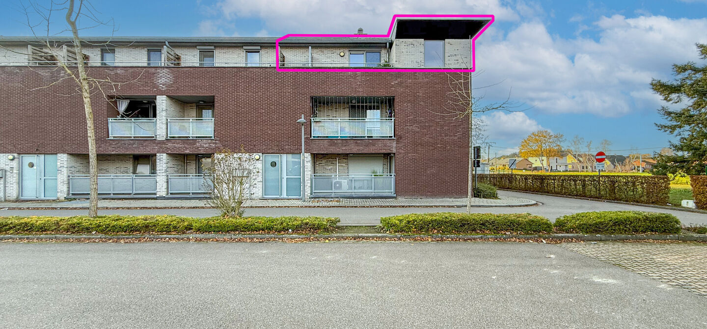 Bij ImmoFusion 7/7 &ldquo;open huis&rdquo; : klik op onze 3D-TOUR.
Ervaar vastgoed alsof je er zelf doorloopt!

Welkom in dit aangename en ruime appartement, gelegen op de bovenste verdieping (2de verdiep) van een verzorgd gebouw in een rustige woonwijk te Bering