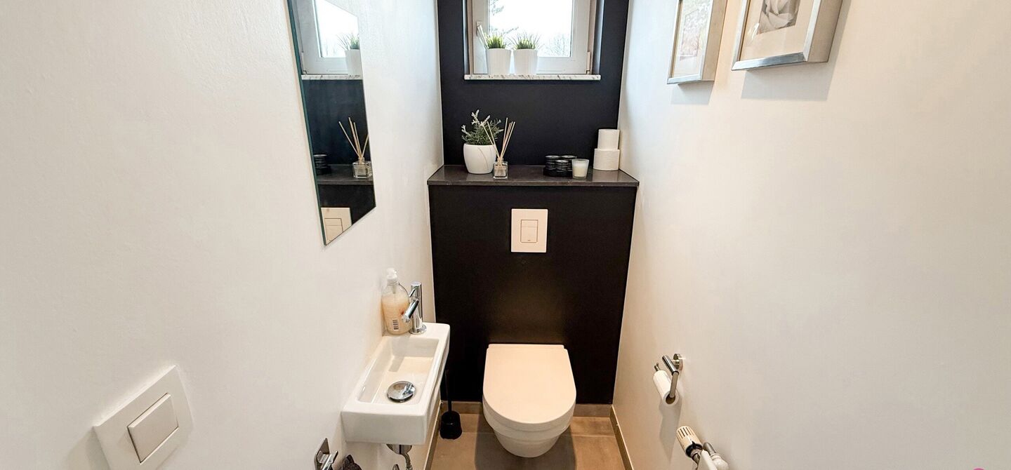 Bij ImmoFusion 7/7 &ldquo;open huis&rdquo; : klik op onze 3D-TOUR.
Ervaar vastgoed alsof je er zelf doorloopt!

Welkom in dit bijzonder ruime en instapklare appartement aan de Beverlosesteenweg in Beringen, waar ruimte, licht en comfort centraal staan. Met een be