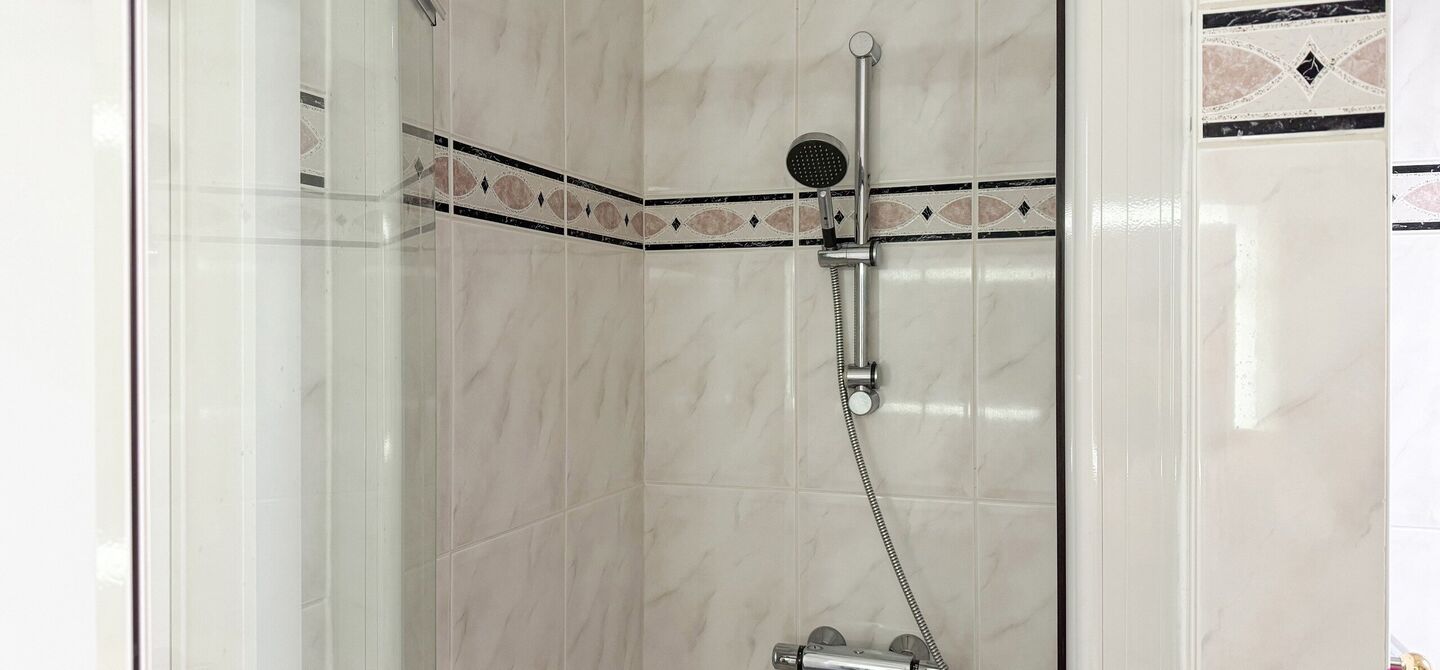 Bij ImmoFusion 7/7 &ldquo;open huis&rdquo; : klik op onze 3D-TOUR.
Ervaar vastgoed alsof je er zelf doorloopt!

Welkom in dit bijzonder ruime en instapklare appartement aan de Beverlosesteenweg in Beringen, waar ruimte, licht en comfort centraal staan. Met een be