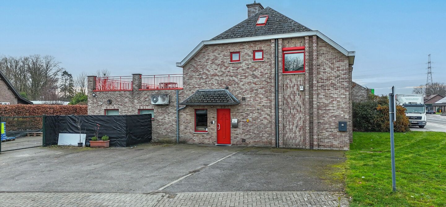 Bij ImmoFusion 7/7 &ldquo;open huis&rdquo; : klik op onze 3D-TOUR.
Ervaar vastgoed alsof je er zelf doorloopt!

Welkom in dit bijzonder ruime en instapklare appartement aan de Beverlosesteenweg in Beringen, waar ruimte, licht en comfort centraal staan. Met een be