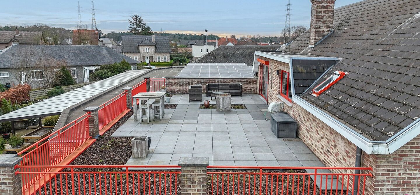 Bij ImmoFusion 7/7 &ldquo;open huis&rdquo; : klik op onze 3D-TOUR.
Ervaar vastgoed alsof je er zelf doorloopt!

Welkom in dit bijzonder ruime en instapklare appartement aan de Beverlosesteenweg in Beringen, waar ruimte, licht en comfort centraal staan. Met een be