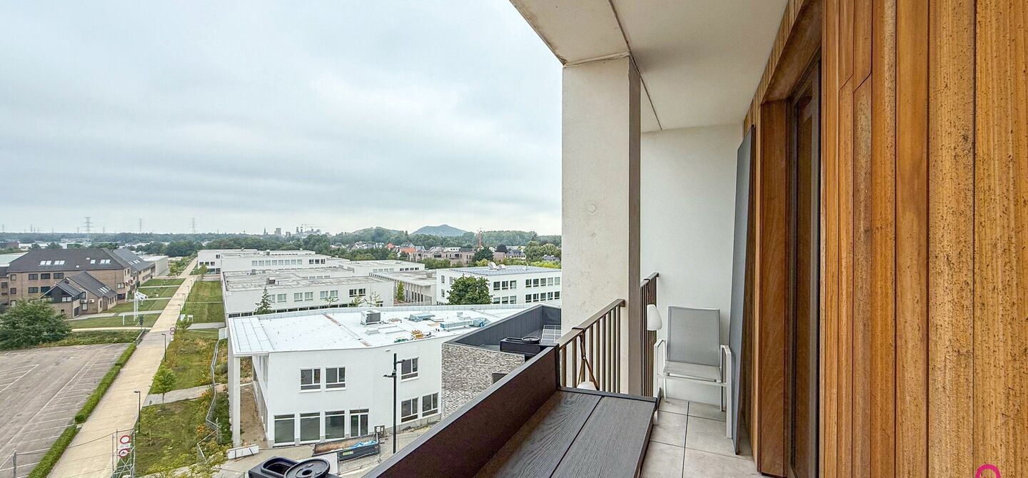 Bij ImmoFusion 7/7 “open huis”: klik op onze 3D-TOUR.
Ervaar vastgoed alsof je er zelf doorloopt!

Welkom op de Blijkstraat 39/14 in het bruisende centrum van Beringen, waar comfort, luxe en ruimte samenkomen op het 6de verdiep van een recente residen
