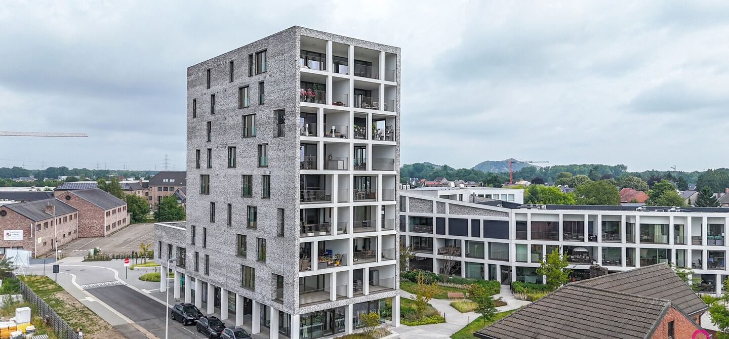 Bij ImmoFusion 7/7 “open huis”: klik op onze 3D-TOUR.
Ervaar vastgoed alsof je er zelf doorloopt!

Welkom op de Blijkstraat 39/14 in het bruisende centrum van Beringen, waar comfort, luxe en ruimte samenkomen op het 6de verdiep van een recente residen