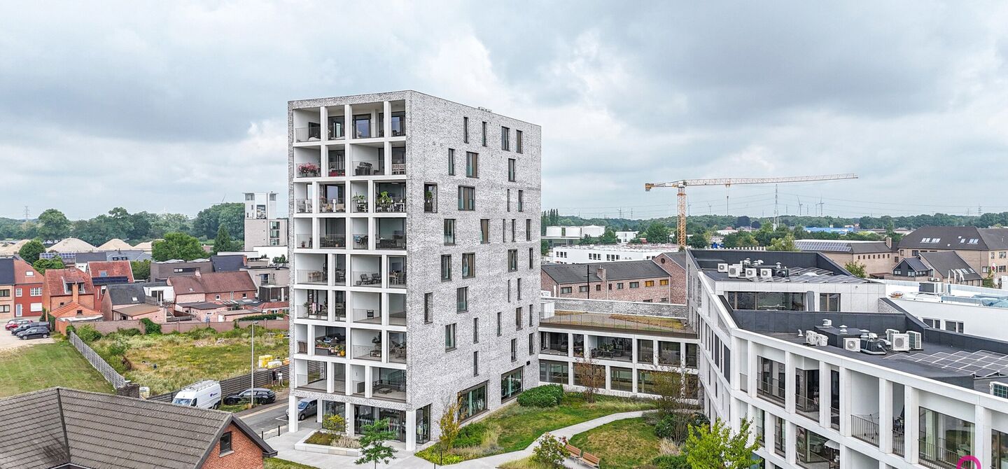 Bij ImmoFusion 7/7 “open huis”: klik op onze 3D-TOUR.
Ervaar vastgoed alsof je er zelf doorloopt!

Welkom op de Blijkstraat 39/14 in het bruisende centrum van Beringen, waar comfort, luxe en ruimte samenkomen op het 6de verdiep van een recente residen