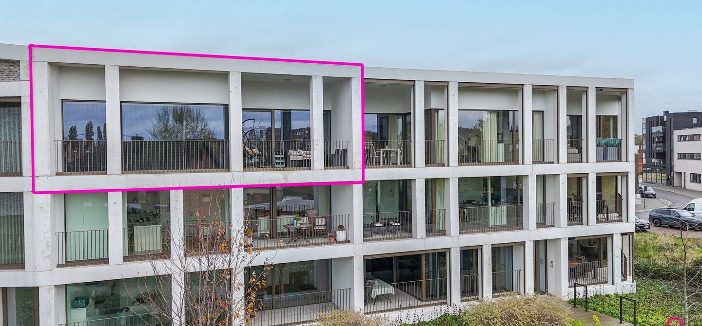 Bij ImmoFusion 7/7 “open huis”: klik op onze 3D-TOUR.
Ervaar vastgoed alsof je er zelf doorloopt!

Ontdek dit moderne en energiezuinige appartement aan de August Cuppensstraat 6 bus C05 in het hart van Beringen. Dit instapklaar appartement uit 2021 bi