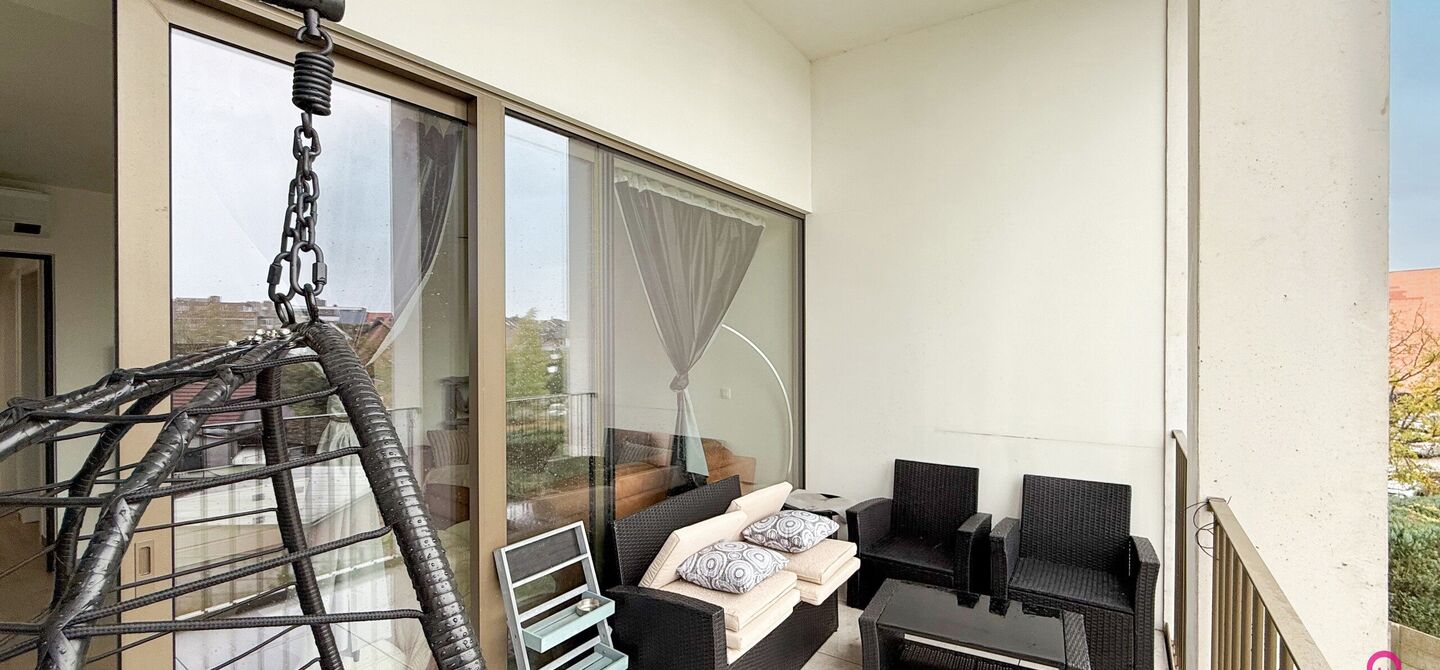 Bij ImmoFusion 7/7 “open huis”: klik op onze 3D-TOUR.
Ervaar vastgoed alsof je er zelf doorloopt!

Ontdek dit moderne en energiezuinige appartement aan de August Cuppensstraat 6 bus C05 in het hart van Beringen. Dit instapklaar appartement uit 2021 bi