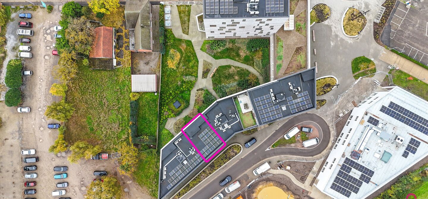 Bij ImmoFusion 7/7 “open huis”: klik op onze 3D-TOUR.
Ervaar vastgoed alsof je er zelf doorloopt!

Ontdek dit moderne en energiezuinige appartement aan de August Cuppensstraat 6 bus C05 in het hart van Beringen. Dit instapklaar appartement uit 2021 bi