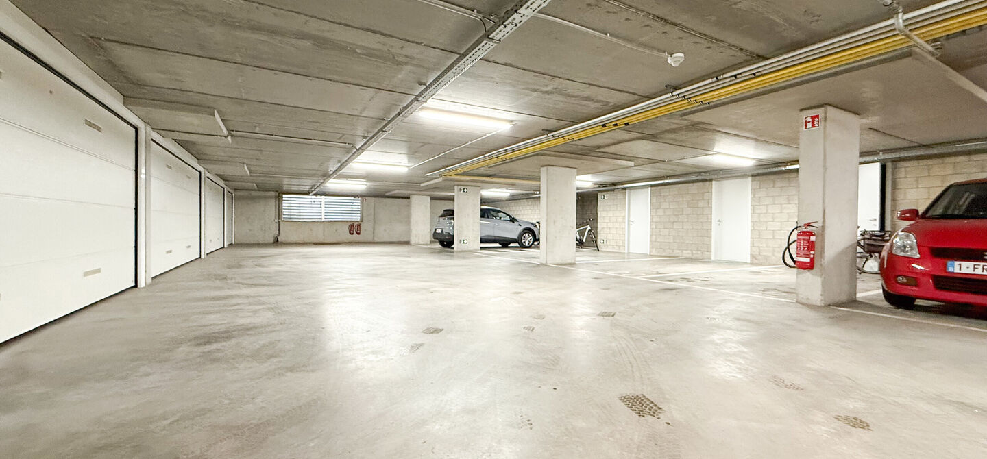 Ervaar bij ImmoFusion 7/7 &ldquo;open huis&rdquo; : klik op onze 3D-TOUR.
Ervaar vastgoed alsof je er zelf doorloopt!

Welkom in dit recent en energiezuinig appartement, gebouwd in 2022, ideaal gelegen in het centrum van Heusden. Dit instapklare appartement combi