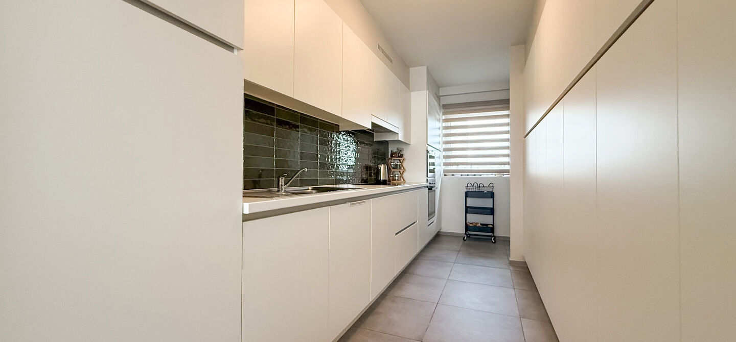Bij ImmoFusion 7/7 “open huis” : klik op onze 3D-TOUR.
Ervaar vastgoed alsof je er zelf doorloopt!
Op zoek naar een recent, energiezuinig en instapklaar appartement? Dan is dit pareltje uit 2022 misschien wel jouw nieuwe thuis! Gelegen op de Koolmij