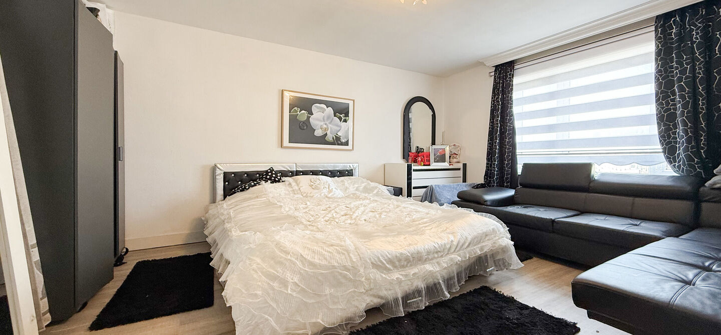Bij ImmoFusion 7/7 “open huis”: klik op onze 3D-TOUR.
Ervaar vastgoed alsof je er zelf doorloopt!

Welkom in dit verrassend ruime en lichtrijke appartement, ideaal gelegen in Zonhoven! Met een bewoonbare oppervlakte van maar liefst 114m², 3 slaapkame
