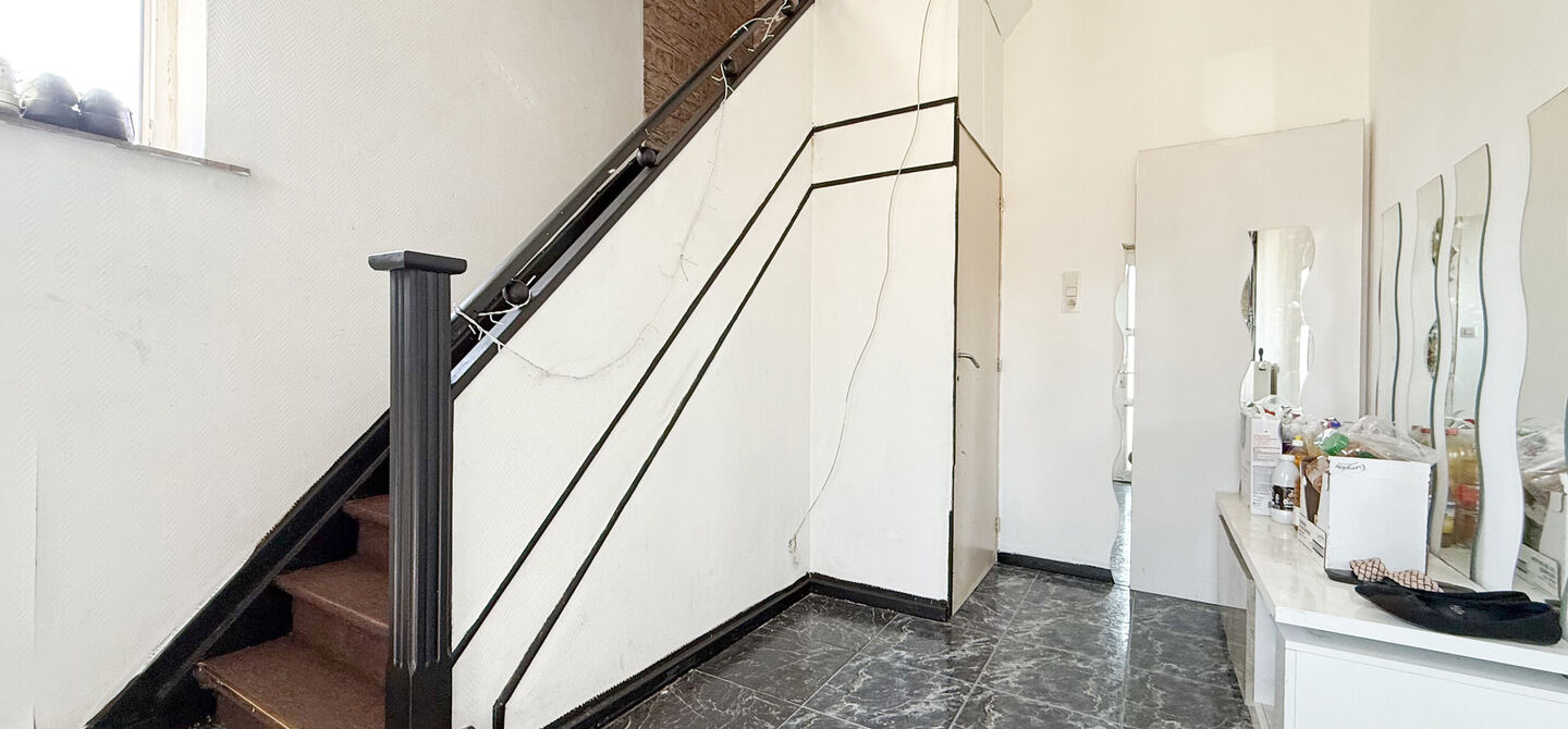 Bij ImmoFusion 7/7 “open huis”: klik op onze 3D-TOUR.
Ervaar vastgoed alsof je er zelf doorloopt!

Welkom in dit verrassend ruime en lichtrijke appartement, ideaal gelegen in Zonhoven! Met een bewoonbare oppervlakte van maar liefst 114m², 3 slaapkame