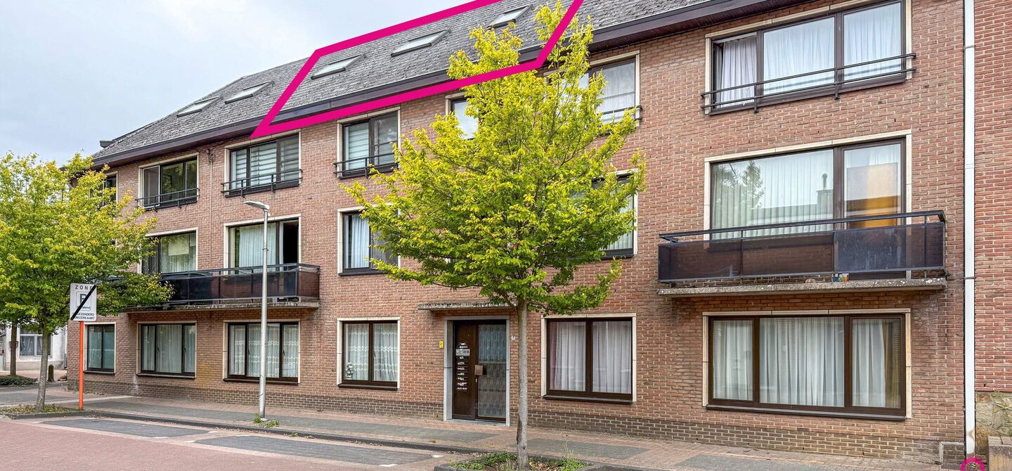 In het centrum van Heusden bevindt zich deze studio / dakappartement, gelegen op een centrale en vlot bereikbare locatie, nabij winkels, openbaar vervoer en andere voorzieningen.

Het appartement beschikt over een EPC-label C en is sinds 2018 ononderbroke