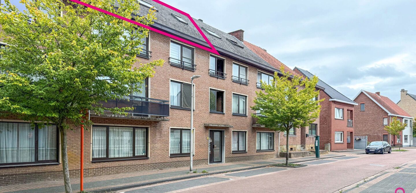 In het centrum van Heusden bevindt zich deze studio / dakappartement, gelegen op een centrale en vlot bereikbare locatie, nabij winkels, openbaar vervoer en andere voorzieningen.

Het appartement beschikt over een EPC-label C en is sinds 2018 ononderbroke