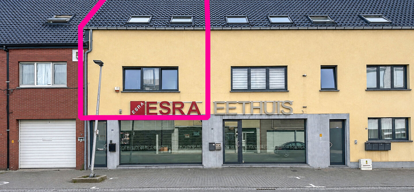 Dit ruime appartement beschikt over een bewoonbare oppervlakte van maar liefst 127 m². Dankzij de praktische indeling, de aangename lichtinval en de ruime kamers biedt deze woning een bijzonder comfortabel woongevoel.
Via de private inkomhal bereikt u d