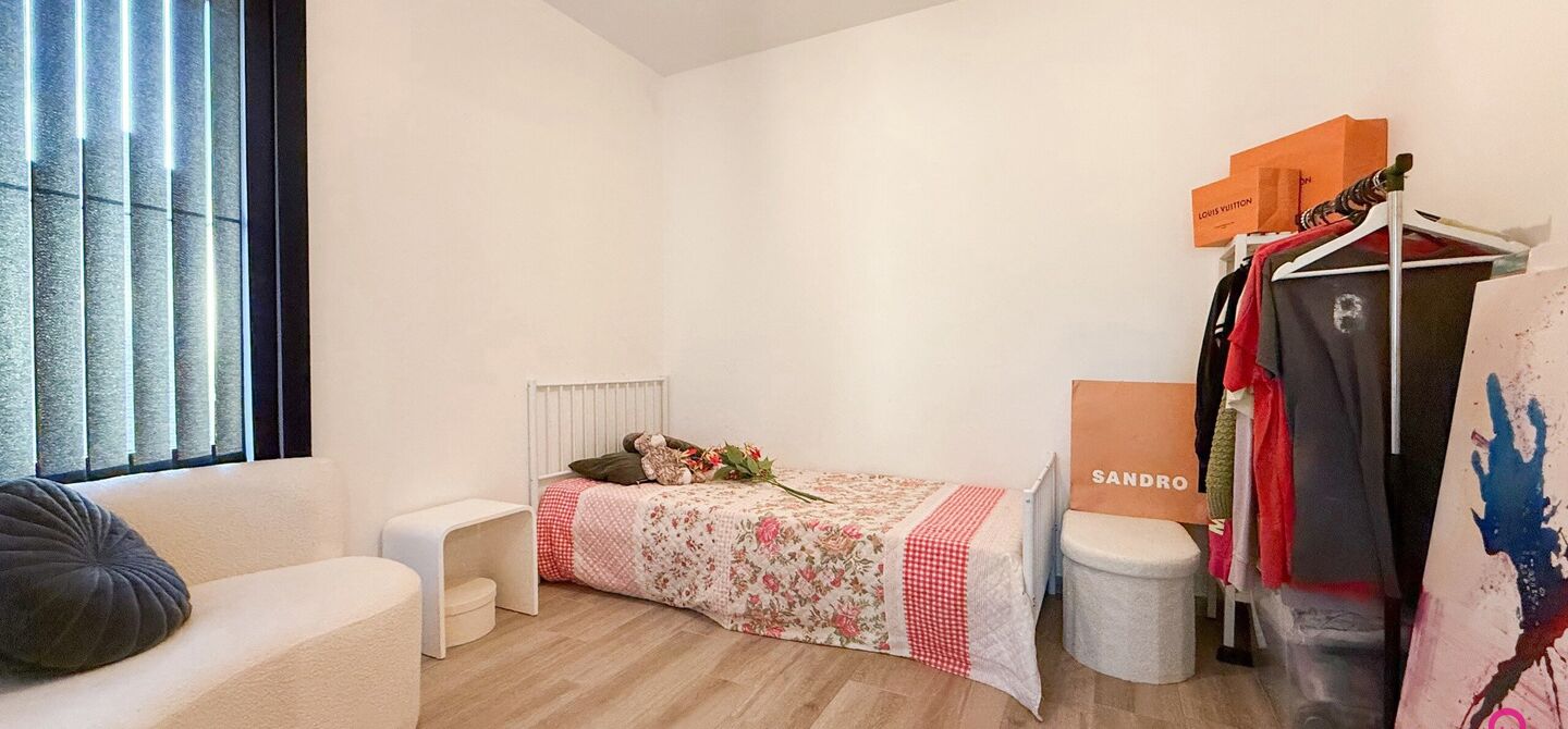 Prachtig modern en volledig afgewerkte half open bebouwing te Koersel met EPC A.

De woonst werd opgetrokken in 2019 en voldoet aan de laatste normen op gebied van isolatie en verwarming.
De woning is volledig afgewerkt met hoogwaardige materialen. Zo wer