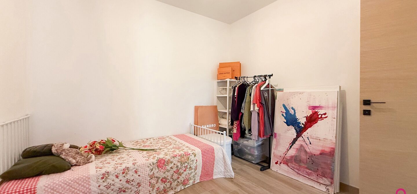 Prachtig modern en volledig afgewerkte half open bebouwing te Koersel met EPC A.

De woonst werd opgetrokken in 2019 en voldoet aan de laatste normen op gebied van isolatie en verwarming.
De woning is volledig afgewerkt met hoogwaardige materialen. Zo wer