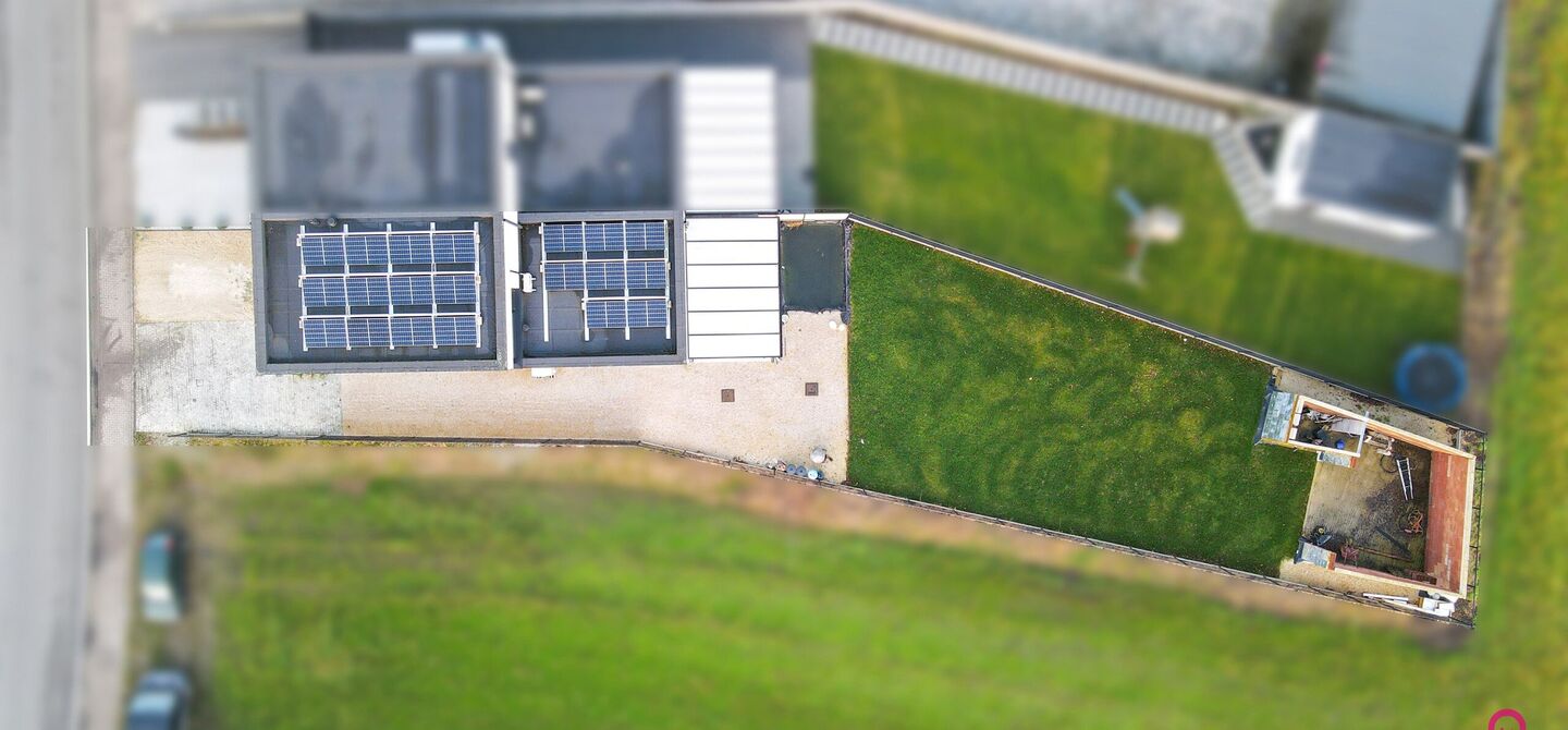 Prachtig modern en volledig afgewerkte half open bebouwing te Koersel met EPC A.

De woonst werd opgetrokken in 2019 en voldoet aan de laatste normen op gebied van isolatie en verwarming.
De woning is volledig afgewerkt met hoogwaardige materialen. Zo wer