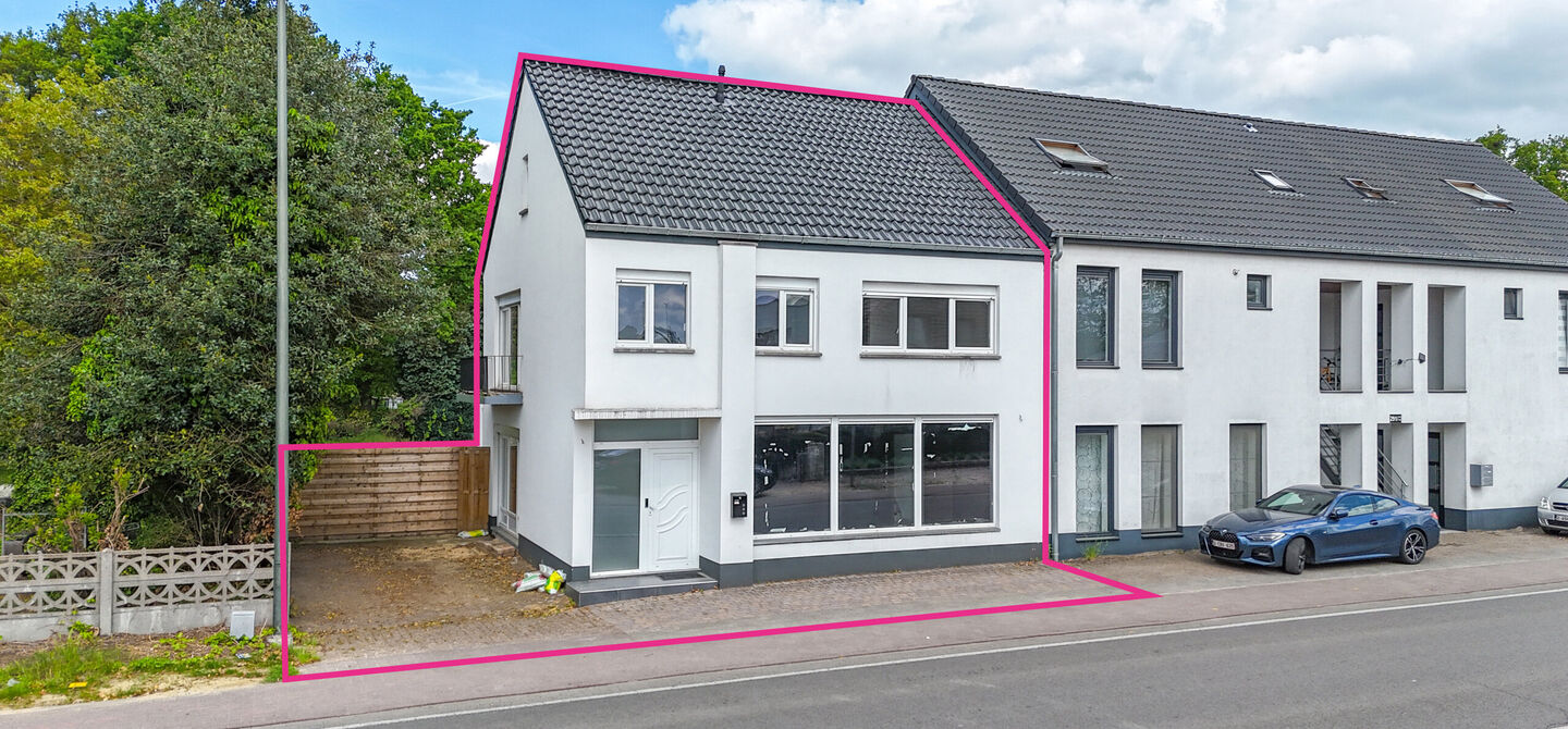 Bij ImmoFusion 7/7 “open huis” : klik op onze 3D-TOUR.
Ervaar vastgoed alsof je er zelf doorloopt!

Net buiten het centrum van Koersel vind je deze woning op een centrale locatie. Een mooie ligging: je wandelt naar het school op enkele minuutjes tijd,