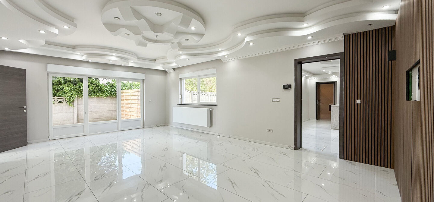 Bij ImmoFusion 7/7 “open huis” : klik op onze 3D-TOUR.
Ervaar vastgoed alsof je er zelf doorloopt!

Net buiten het centrum van Koersel vind je deze woning op een centrale locatie. Een mooie ligging: je wandelt naar het school op enkele minuutjes tijd,